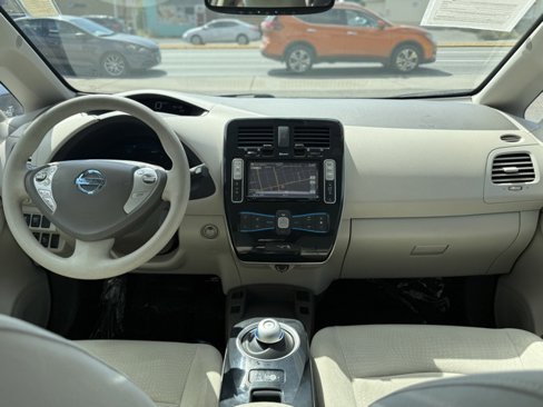 Used 2011 Nissan Leaf SL image 12