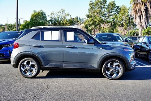 Certified 2024 Hyundai Venue Limited image 7