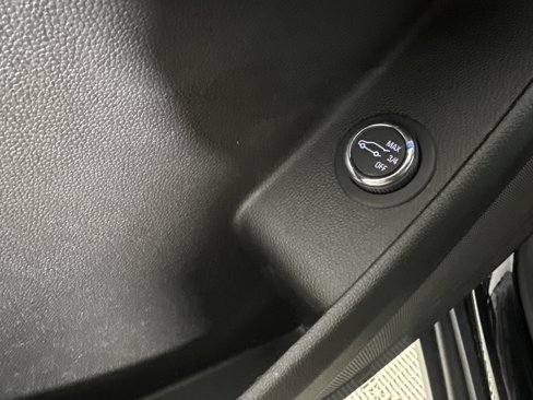 Used 2022 Chevrolet Traverse LT image 21