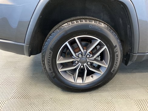 Used 2021 Jeep Grand Cherokee Limited image 38