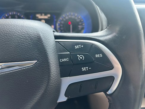 Used 2016 Chrysler 200 Limited w/ Convenience Group image 7