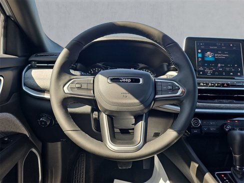 New 2025 Jeep Compass Latitude image 12