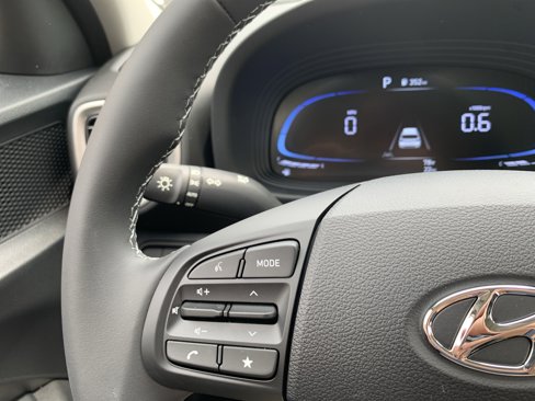 New 2025 Hyundai Venue SEL image 18