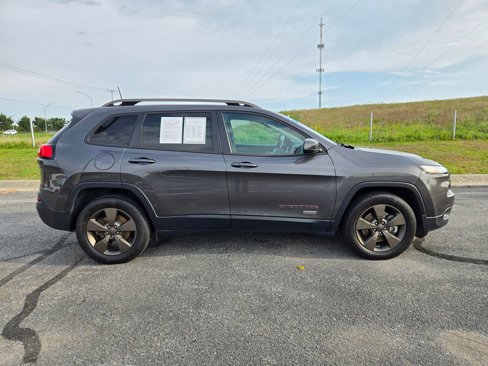Used 2017 Jeep Cherokee Latitude w/ Comfort/Convenience Group image 2