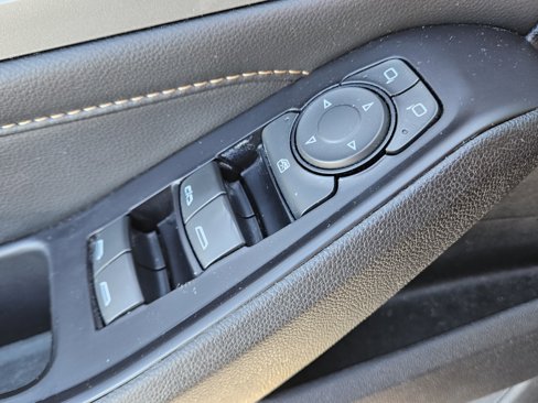 Used 2018 Chevrolet Traverse LT image 36
