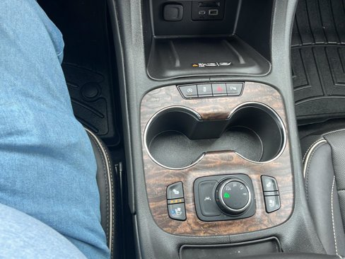 Certified 2020 GMC Acadia Denali w/ Technology Package image 6