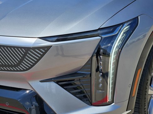 New 2025 Cadillac Optiq Luxury 1 image 10