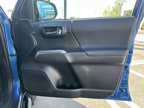 Used 2018 Toyota Tacoma TRD Off-Road image 10