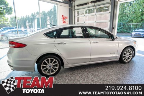Used 2017 Ford Fusion SE image 4