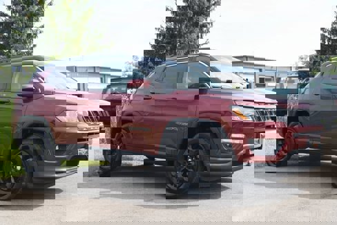 Used 2020 Jeep Compass Latitude w/ Cold Weather Group image 2