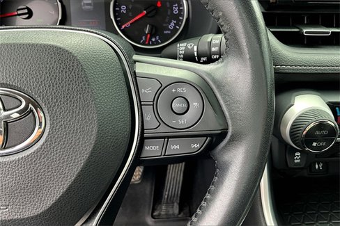 Used 2019 Toyota RAV4 XLE Premium image 21