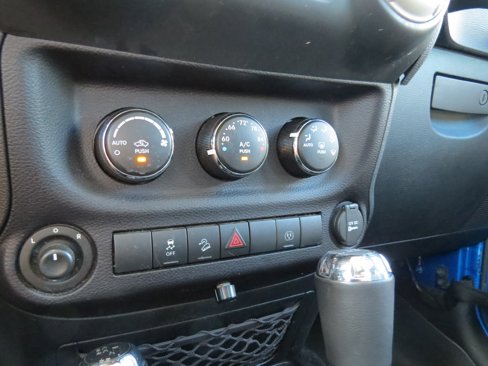 Used 2016 Jeep Wrangler Unlimited Sahara image 24