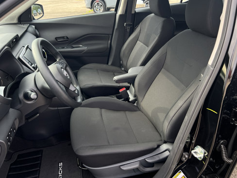New 2025 Nissan Kicks Play S image 9