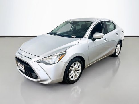 Used 2017 Toyota Yaris iA image 3