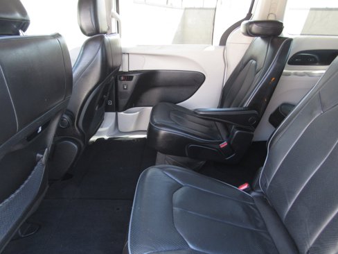 Used 2020 Chrysler Pacifica Limited image 15