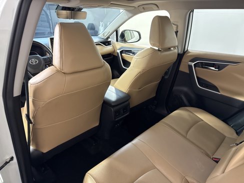 Used 2021 Toyota RAV4 Limited image 16