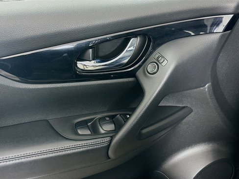 Used 2018 Nissan Rogue Sport SV image 15