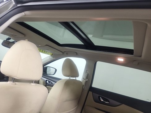 Used 2016 Nissan Rogue SV w/ SV Moonroof Package image 24
