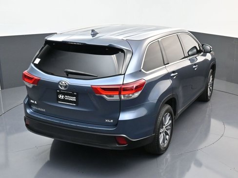 Used 2019 Toyota Highlander SE image 16