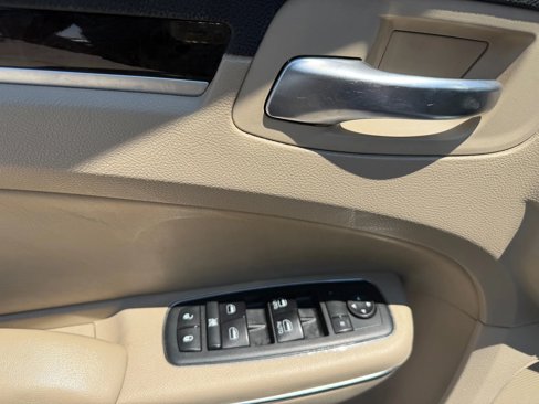 Used 2013 Chrysler 300 w/ Driver Convenience Group image 11