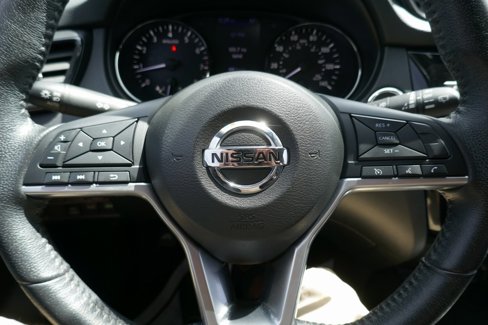 Used 2020 Nissan Rogue SV image 32