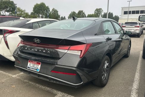 Used 2024 Hyundai Elantra SEL image 3