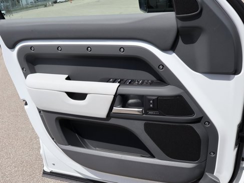 New 2025 Land Rover Defender 110 S image 38