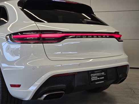 Certified 2025 Porsche Macan image 8