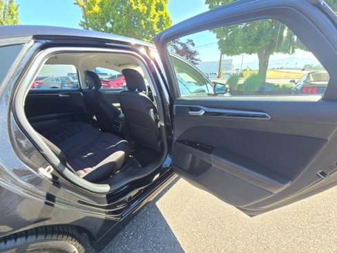 Used 2015 Ford Fusion SE w/ Equipment Group 201A image 13