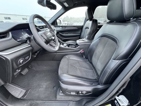 Used 2023 Jeep Grand Cherokee L Laredo image 8
