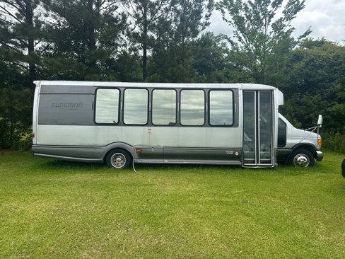 Used 2003 Ford E-450 and Econoline 450 Super Duty image 3