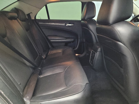 Used 2018 Chrysler 300 Limited image 19