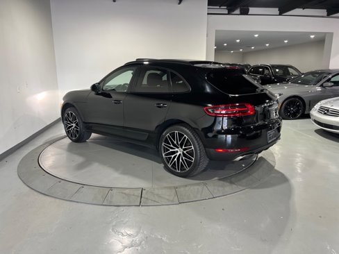 Used 2018 Porsche Macan w/ Driver Memory Package image 10