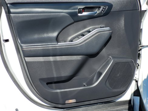 Used 2022 Toyota Highlander Bronze Edition image 22