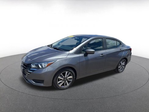 Used 2023 Nissan Versa SV image 8