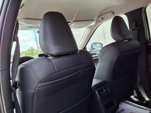 New 2025 Mitsubishi Outlander SE image 8