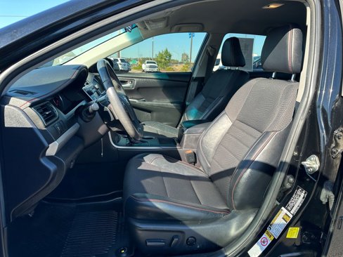 Used 2017 Toyota Camry SE image 13