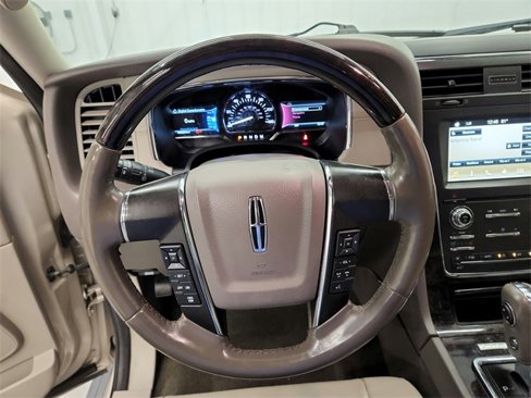 Used 2017 Lincoln Navigator Select image 20