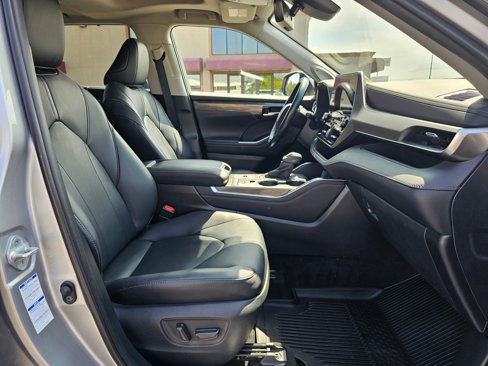 Used 2020 Toyota Highlander Limited image 14