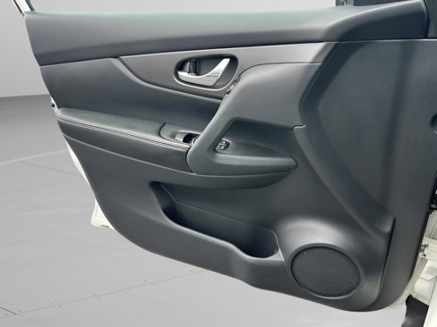 Used 2016 Nissan Rogue SV image 27