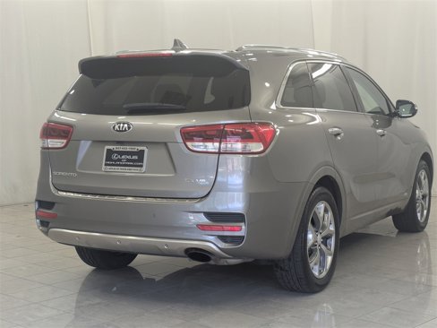 Used 2017 Kia Sorento SX image 9