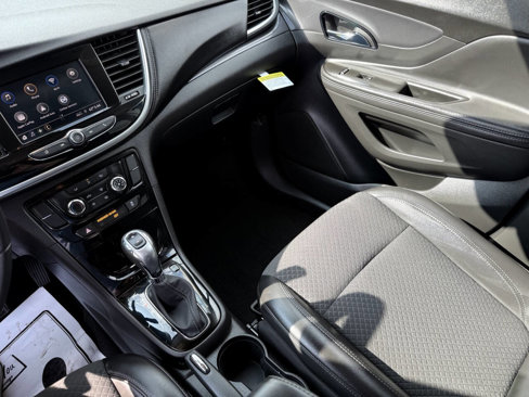 Used 2022 Buick Encore Preferred w/ Safety Package image 14