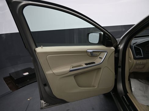 Used 2016 Volvo XC60 T6 w/ Proximity Package image 10