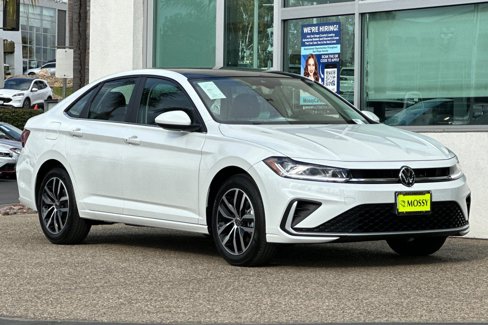 New 2025 Volkswagen Jetta SE image 2