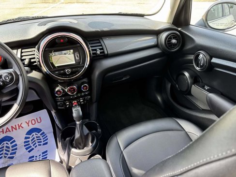 Used 2018 MINI Cooper 4-Door Hardtop image 32