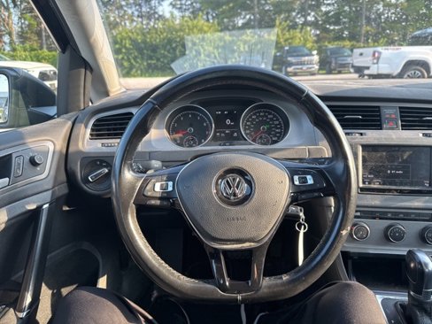 Used 2016 Volkswagen Golf S image 8