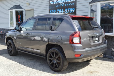 Used 2017 Jeep Compass Latitude image 3