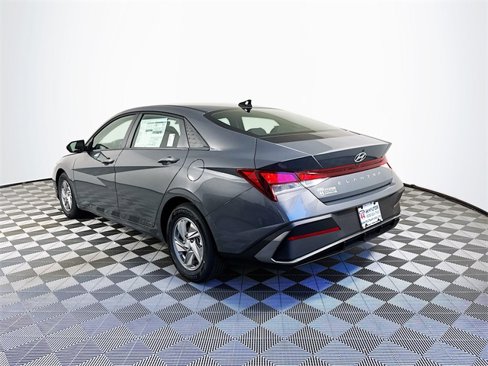New 2025 Hyundai Elantra SE image 3