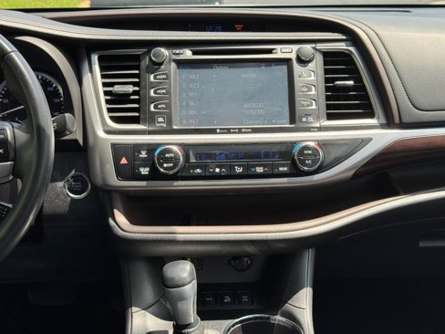 Used 2016 Toyota Highlander Limited image 14