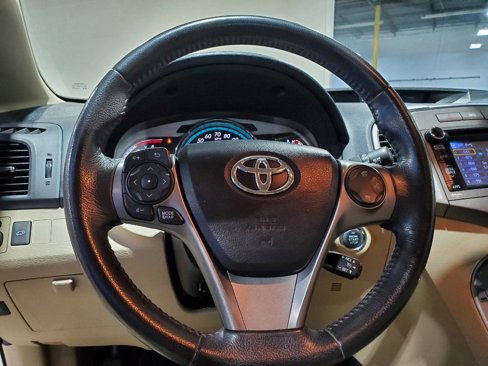Used 2013 Toyota Venza XLE image 24